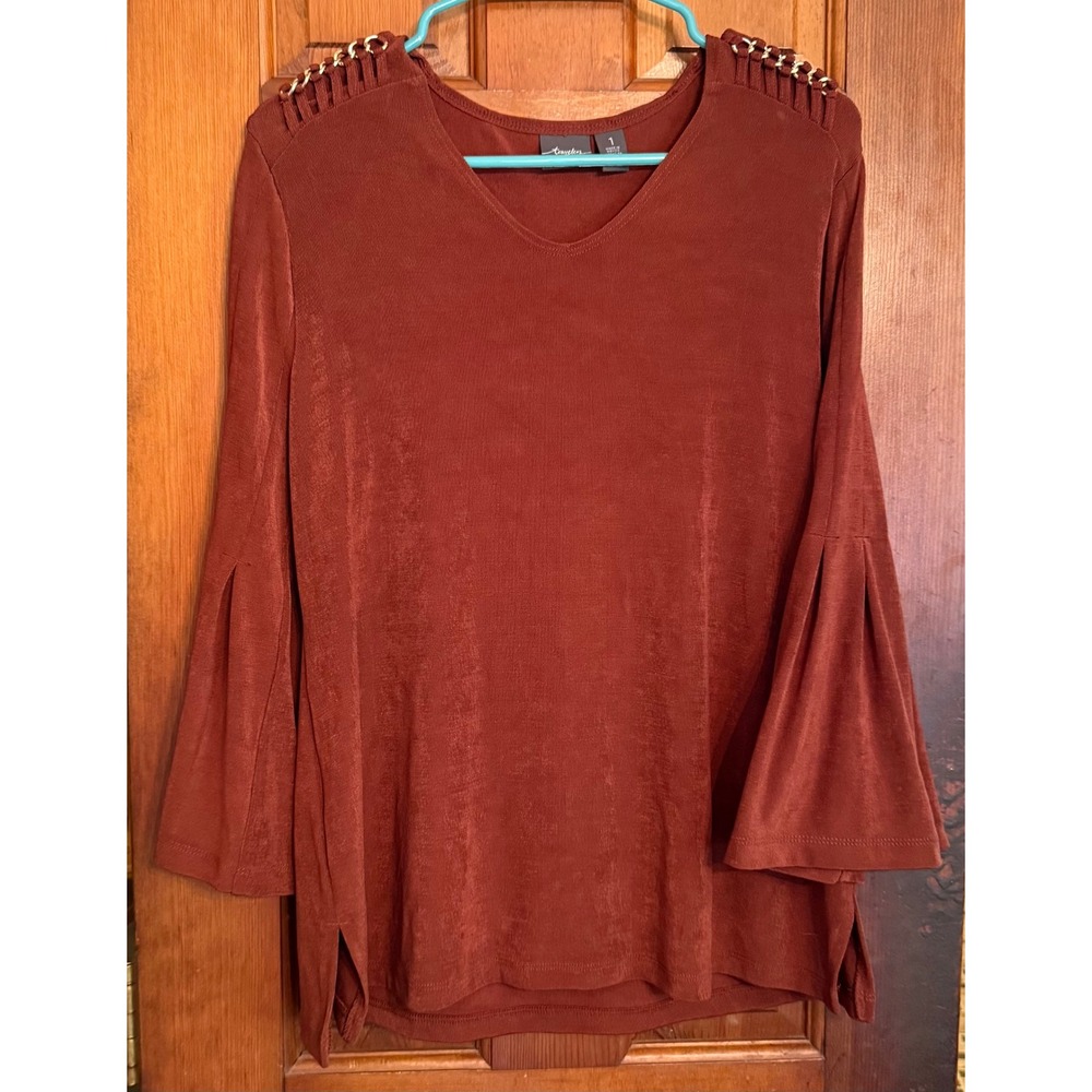 Chicos Travelers Rust Bell Sleeve V-Neck Top Gold Chain Shoulder Detail Sz 1(M)